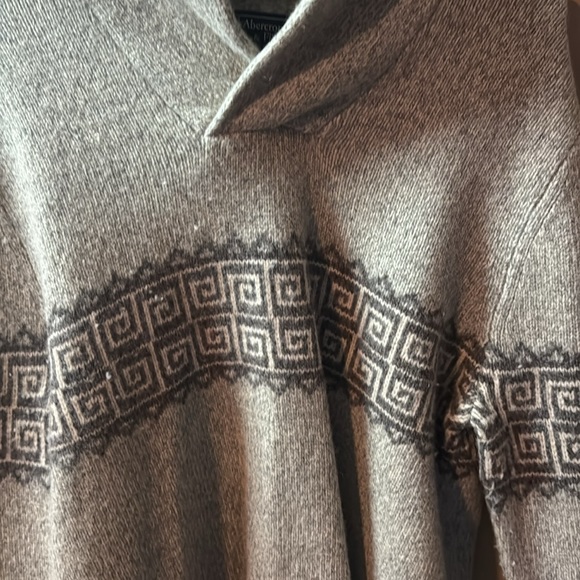 Men’s Abercrombie sweater - Picture 2 of 4